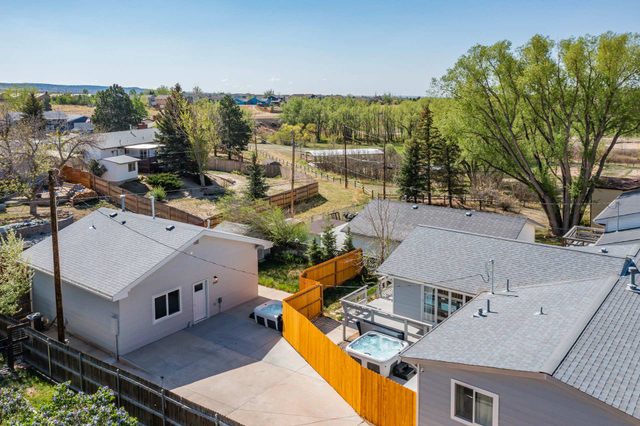 Parkside Estate! House & Cottage w/ 2 Hot Tubs