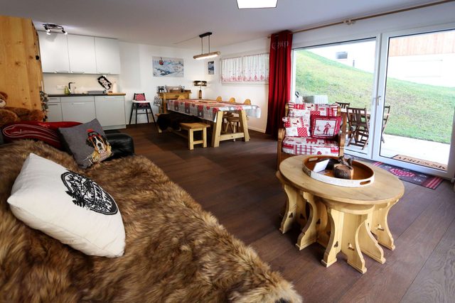 Perrine Garden – Cozy Central Apartment with Private Garden