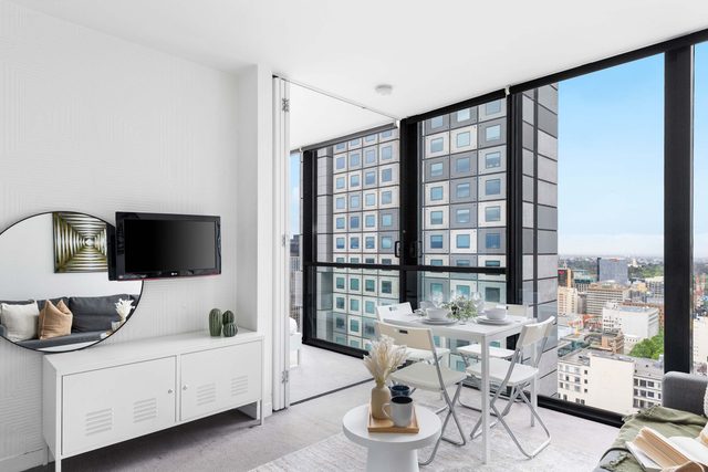 Cozy & Central 2BR Stay, Near CBD, Free Parking