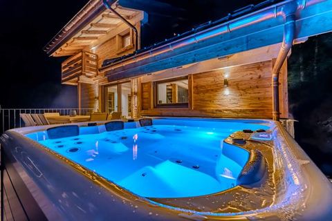 Luxurious Chalet with Sauna & Jacuzzi in Megeve with Parking — Megève, Auvergne-Rhône-Alpes
