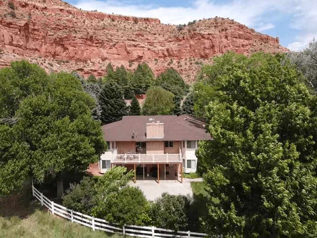 Kanab Ranch Home on Acreage with incredible Views!