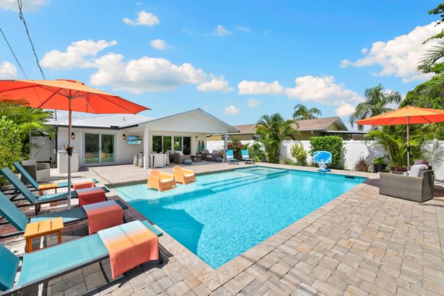 592 Newport Cottage | Heated Resort Style Pool&Spa