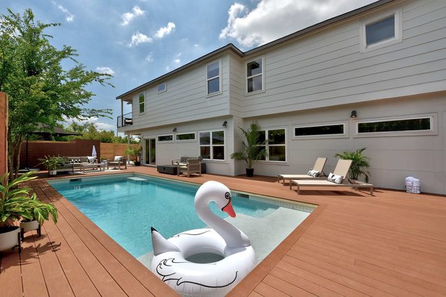 Rare 5BR East Austin Home | Shared Pool & DT Drive