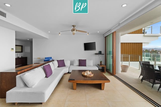 Alamar 306 - Oceanview Condo w Beach Club Access