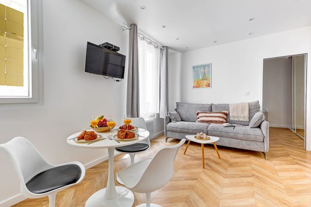 Charming 1BR Near Eiffel Tower - Sleeps 4