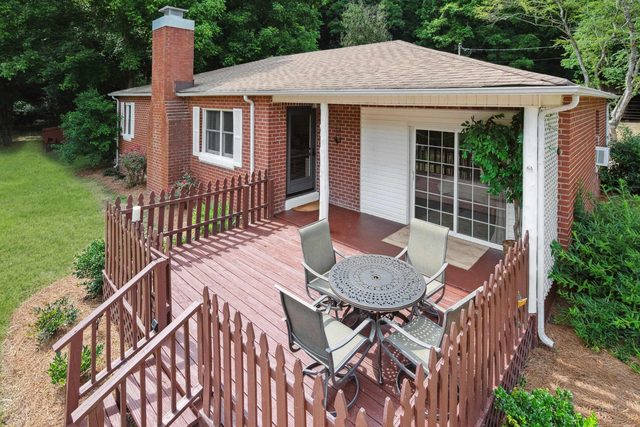 Riverwood Rest • 3 Bedrooms • Backyard Oasis