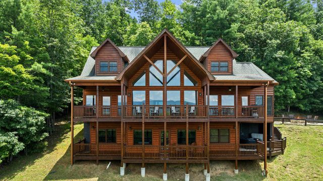 Stunning Mtn Views! Sleeps 10~Hot Tub~Game Room — Mineral Bluff, GA