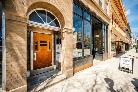 Leather Rose — King Bed, Historic Downtown, Sheridan WY