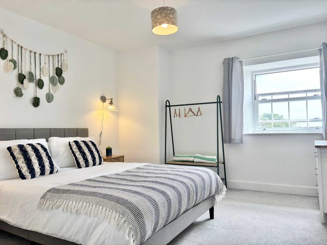 Central Penzance Apt w/ Balcony & City Views