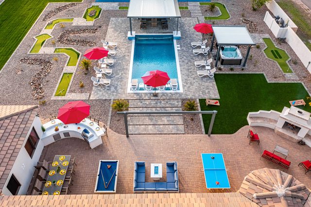 Epic Resort: Pool, Hot Tub, Pickleball & More!