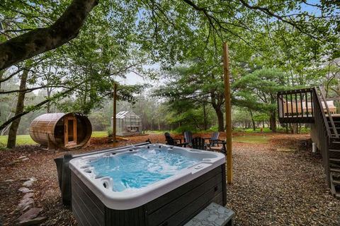 4 Br Mtn Cabin! Sauna~Hot Tub~Fire Pit~Putt Putt