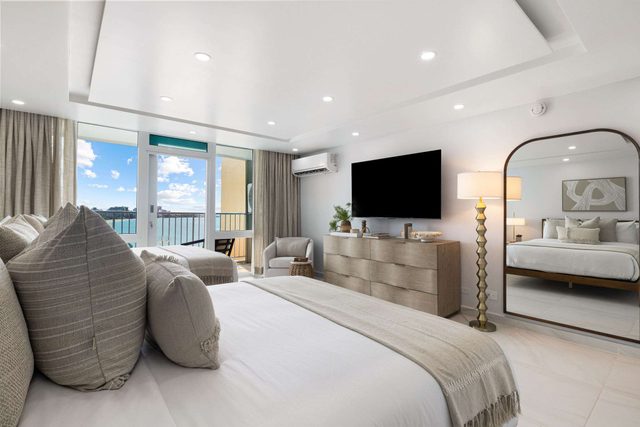 Ocean Eleven | Beachfront Studio with Parking