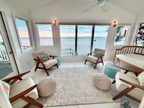 Spectacular Suttons Bay Stay - Game Room, Kayaks, Pizza Oven & More! — Suttons Bay, MI