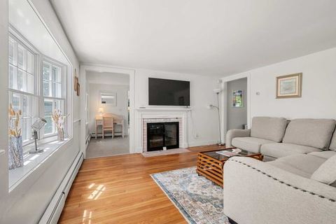 Walk to Seaside Park, Stylish Updated Interior!