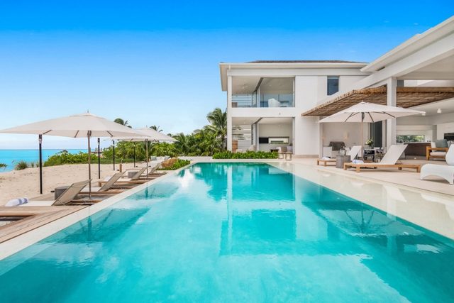 Grace Bay: 5 Bed Beachfront
