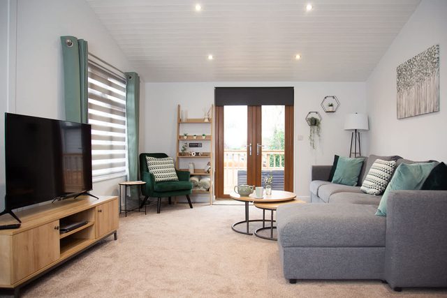 Eagle Lodge - Luxury Lodge w/ Hot Tub near York — York, England