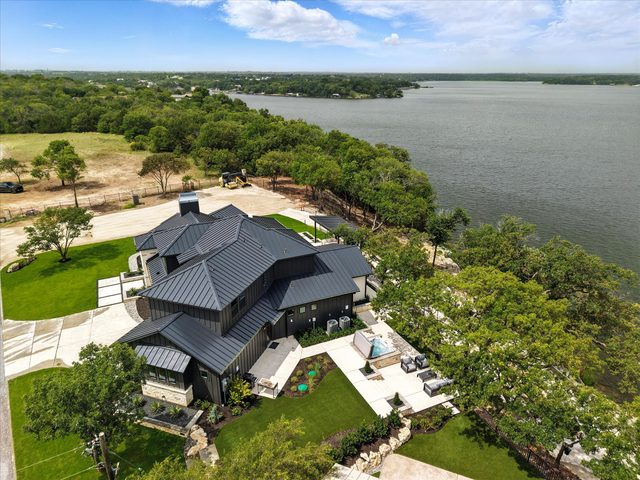 Heavenly Retreat – 5BD/5.5BA of Waterfront Living — Gainesville, TX
