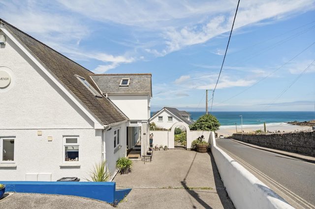 Spacious Home Overlooking Porthmeor Beach, Parking