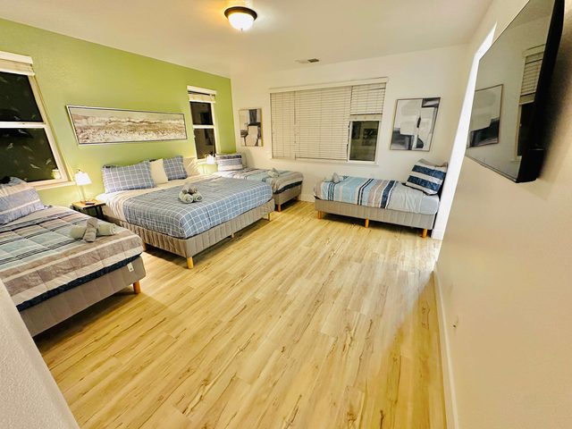 Beautifully Renovated | Single Story | Sleeps 16/ 5 TVs/Jesse