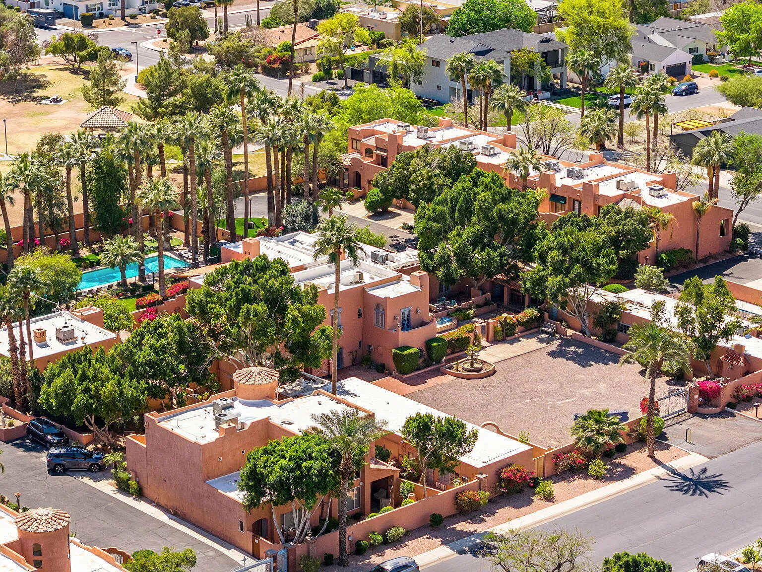 Grand Adobe - 28 Guests, 12 Bedrooms, Heated Pool