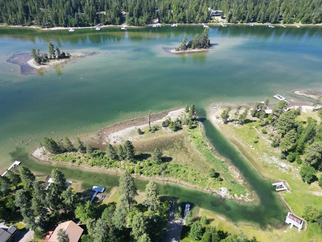 Swan Lake Chalet and Guest House