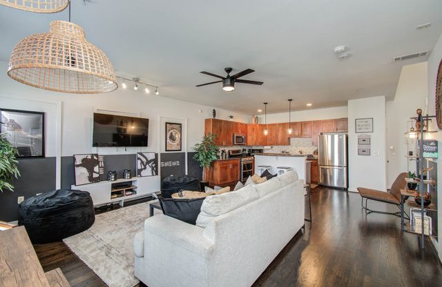 Midtown Urban Retreat | 2story 1BD/1.5BA Apartment
