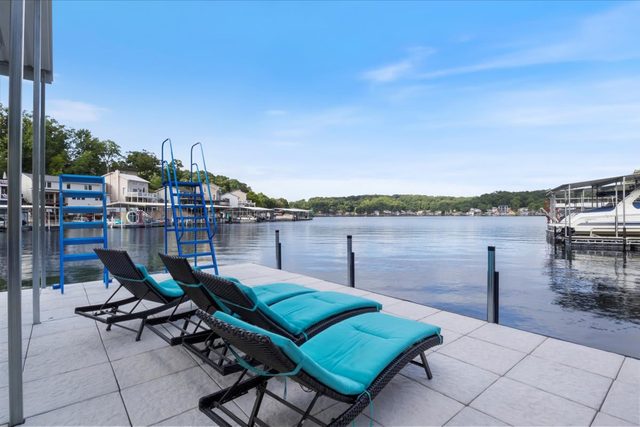 Beautiful Lake Front Home with Private Dock In Lick Branch Cove — Rocky Mount, MO