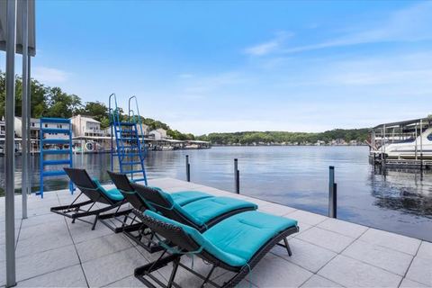 Beautiful Lake Front Home with Private Dock In Lick Branch Cove — Rocky Mount, MO