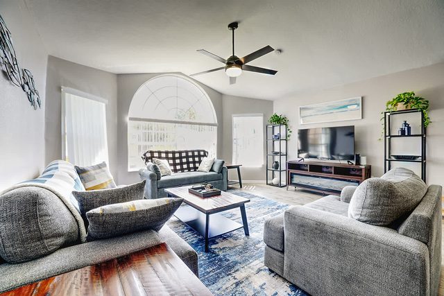 Close to Disney! Spacious Condo W/ Pool