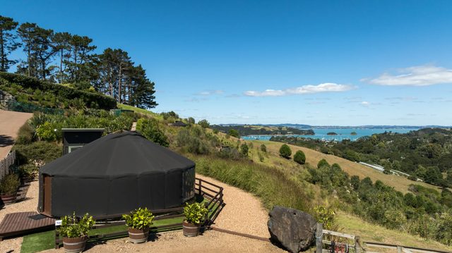 Awaawa Yurts - Papa - Our Island — Waiheke Island, Auckland