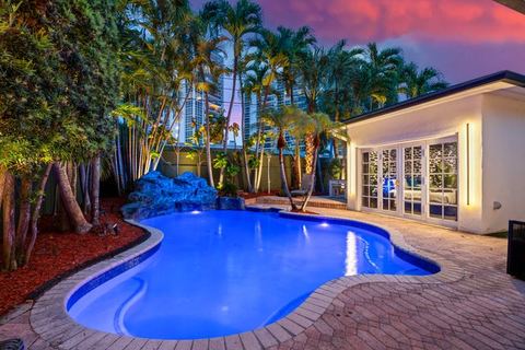 Beach Pop - Steps to Beach, Heated Pool & Hot Tub — Fort Lauderdale, FL
