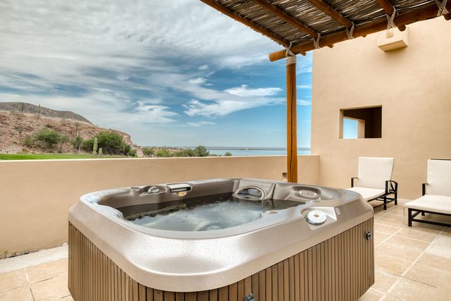 Villa 3BR Ocean View & Jacuzzi at Colinas