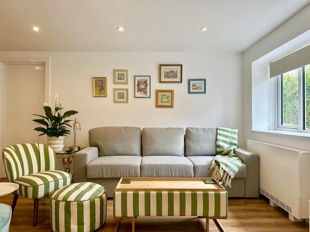 Delightful 2 bed detached bungalow, Cotswolds edge — North Leigh, England