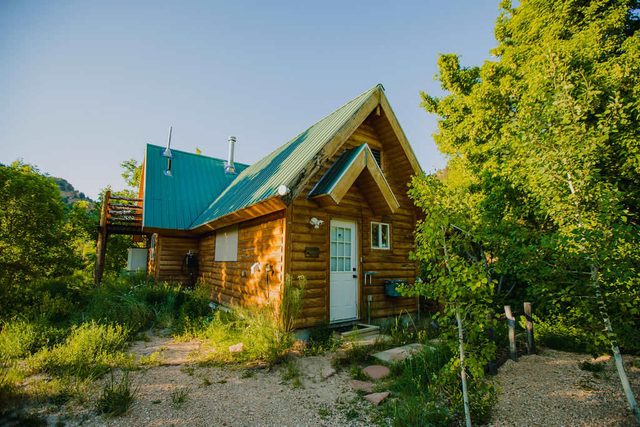 Cabin near Zion & Bryce w/ Hot Tub and sauna.