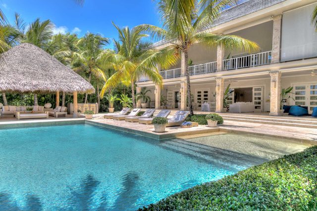 Yellow Bear - Beautiful Villa with Golf views
