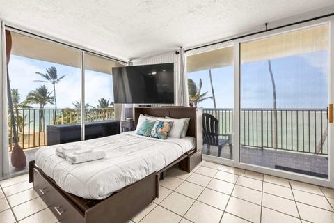 Amazing Beachfront Condo w/ AC — Hauula, HI