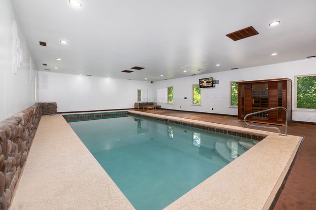 The Manor-Indoor Pool-Speak Easy-Game Room-Sauna