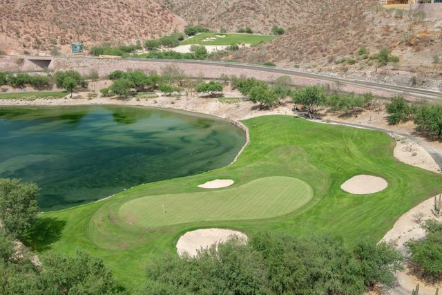 1BR Golf View & Private Balcony at Vistamar