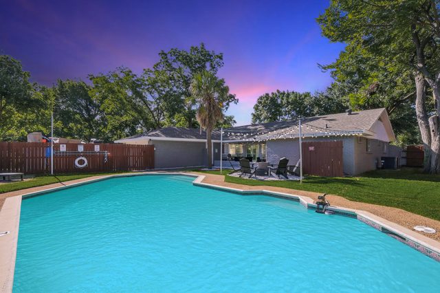 Best of Desoto, 5BR, 2BA with Pool, Hot Tub, Patio