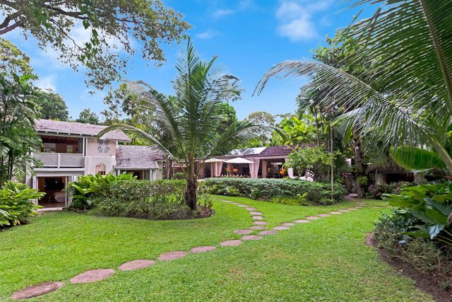 Landmark House And Cottage - 6 Bedroom