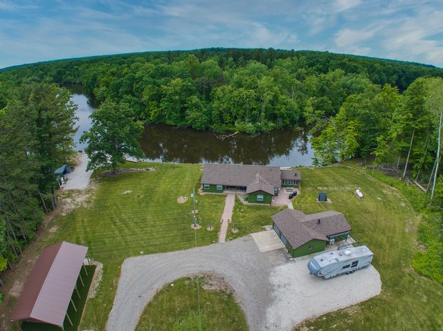 The Grand Riverhouse & Bunkhouse — Eaton Rapids, MI