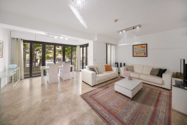 Comfortable 2 BR Apartment in Mamilla, Jerusalem - Free Parking!