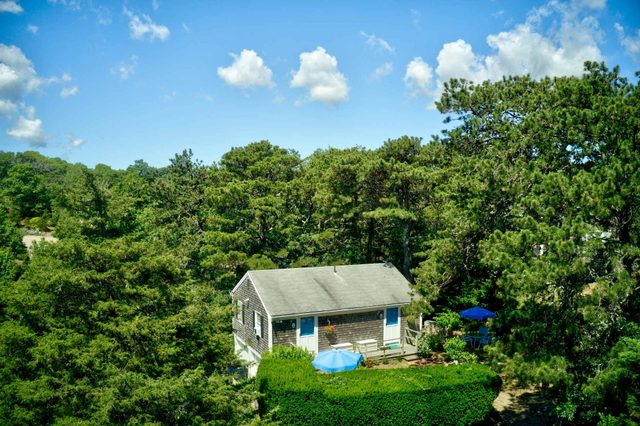 Studio perfect for 3, Walk to Nauset Beach!
