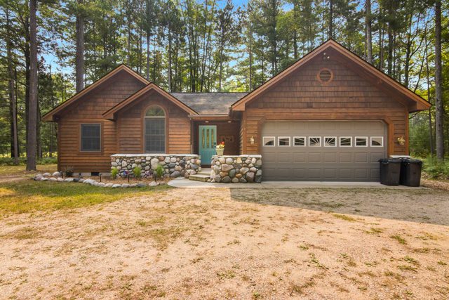 Shellway Cottage | Walk to Torch Lake