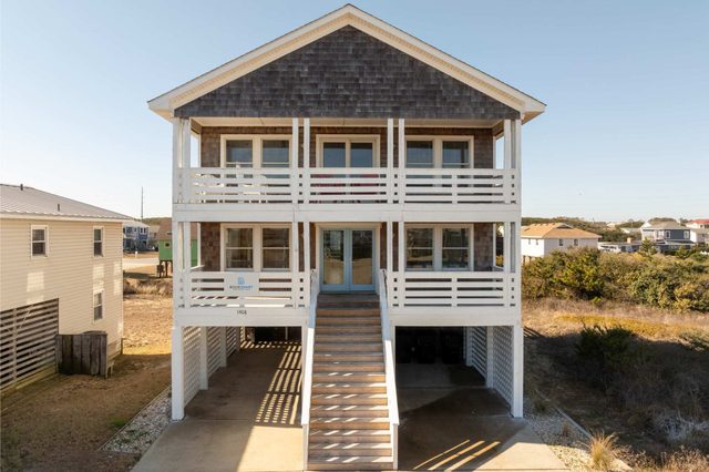 Spacious KDH Getaway with Heated Pool, Near Beach