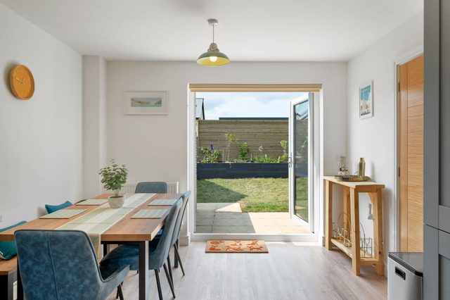 Modern Home in Dartmouth, Private Parking & Garden