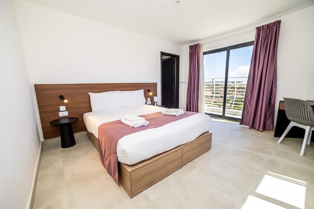 Stylish Corner Apartment with Stunning Views by HostMT — San Pawl il-Baħar, Saint Paul’s Bay