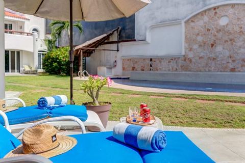 Playacar 2 Home with Pool, Golf, Beach, 5th Avenue