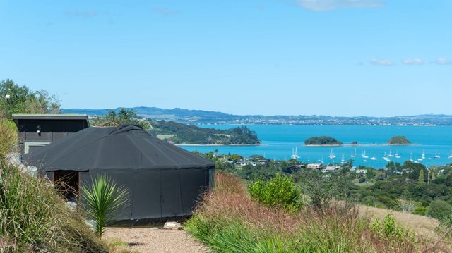 Awaawa Yurts - Rangi - Our Island — Waiheke Island, Auckland