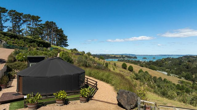 Awaawa Yurts - Tane - Our Island — Waiheke Island, Auckland